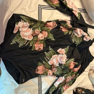 Albion long sleeved floral bathing suit size XXL